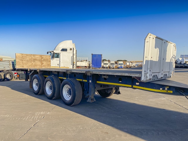 2015 Mercedes-Benz Axor 3535 Brick Crane Truck & Trailer