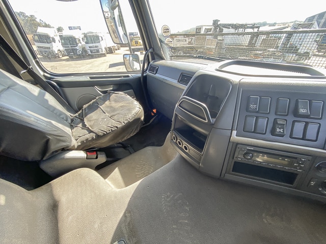 2014 Volvo FMX 400 Brick Crane Twin Steer Truck