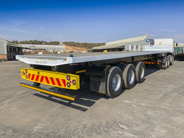 2012 HENRED FRUEHAUF FLATDECK TRI-AXLE TRAILER