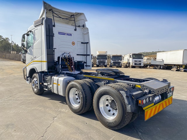 2017 Volvo FH440 – 6×4 Truck Tractor