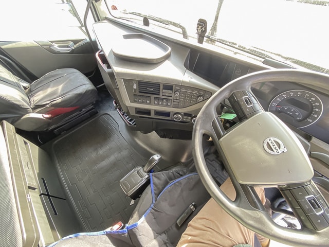 2017 Volvo FH440 – 6×4 Truck Tractor