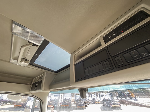 2017 Volvo FH440 – 6×4 Truck Tractor