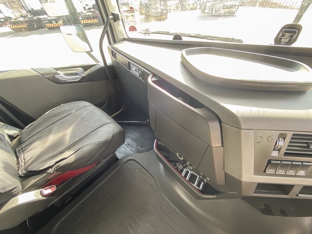 2017 Volvo FH440 – 6×4 Truck Tractor