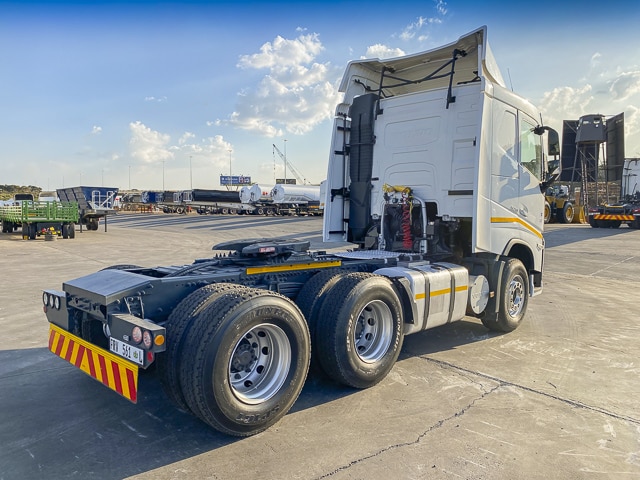 2021 Volvo FH520 – 6×4 Truck Tractor