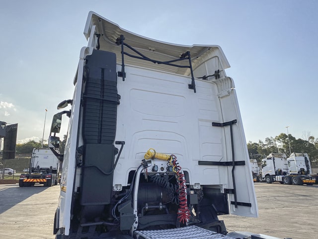 2021 Volvo FH520 – 6×4 Truck Tractor