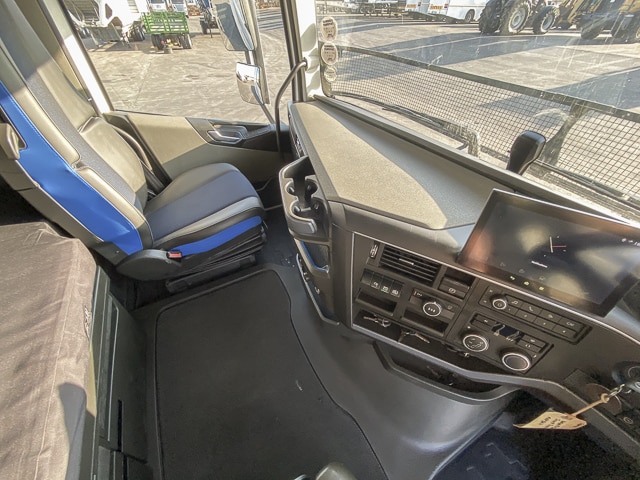 2021 Volvo FH520 – 6×4 Truck Tractor