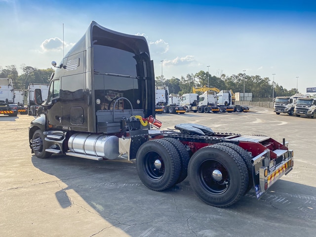 1997 Kenworth T2000 – 6×4 Truck Tractor