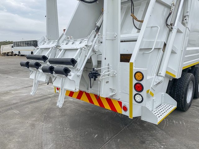 2019 FAW 28.330 FL – Waste Compactor 6×4 Truck