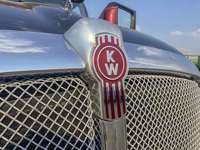 1997 Kenworth T2000 – 6×4 Truck Tractor