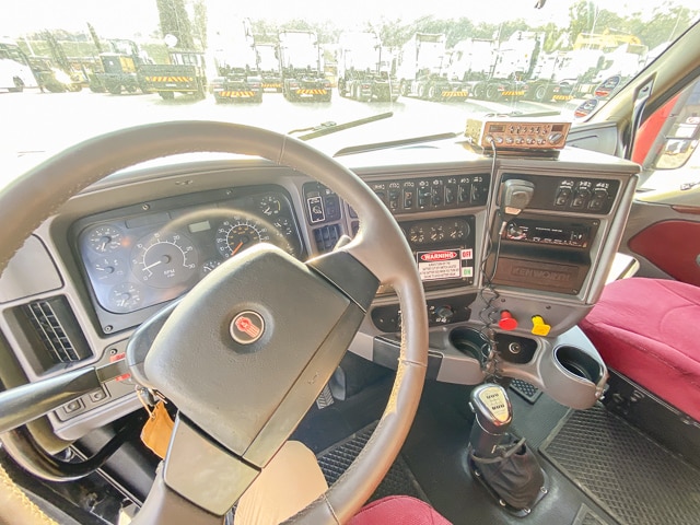 1997 Kenworth T2000 – 6×4 Truck Tractor