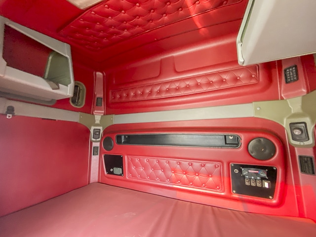 1997 Kenworth T2000 – 6×4 Truck Tractor