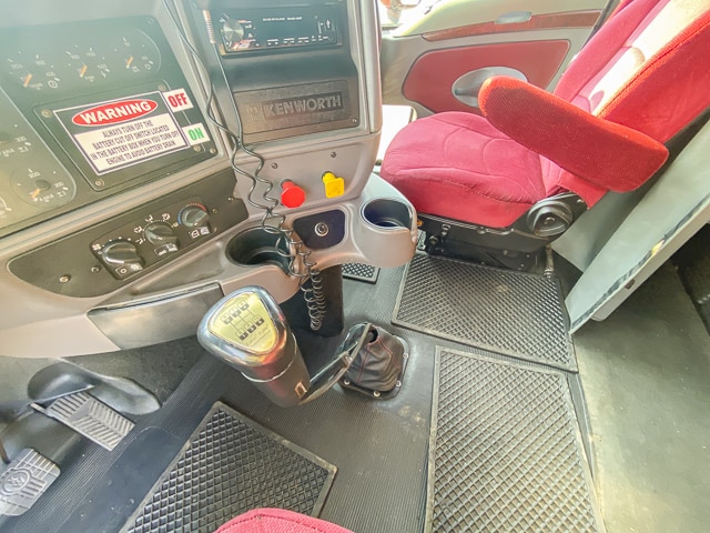 1997 Kenworth T2000 – 6×4 Truck Tractor