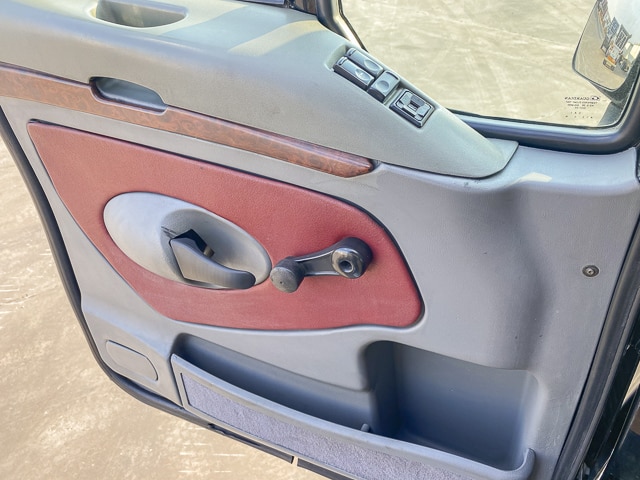 1997 Kenworth T2000 – 6×4 Truck Tractor