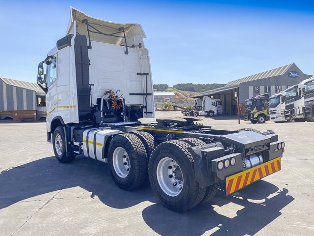 2022 Volvo FH440 – 6×4 Truck Tractor