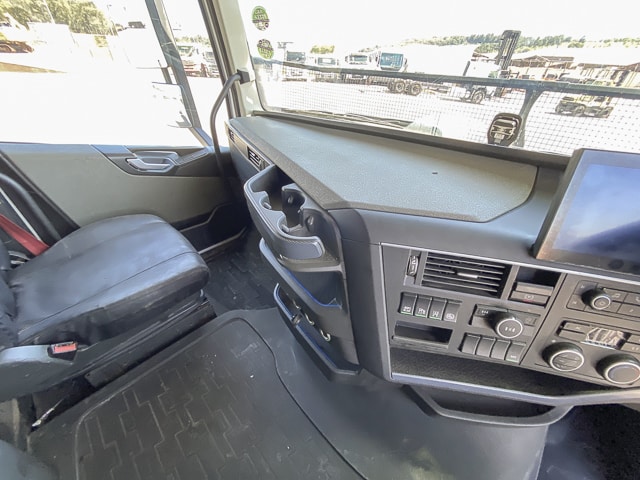 2022 Volvo FH440 – 6×4 Truck Tractor