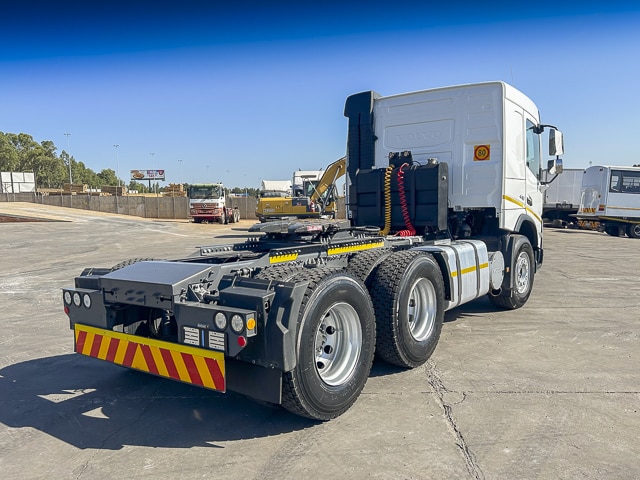 2024 Volvo FMX 440 – 6×4 Truck Tractor