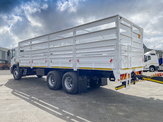2018 Volkswagen 24-250 Cattle Truck & Drawbar Trailer