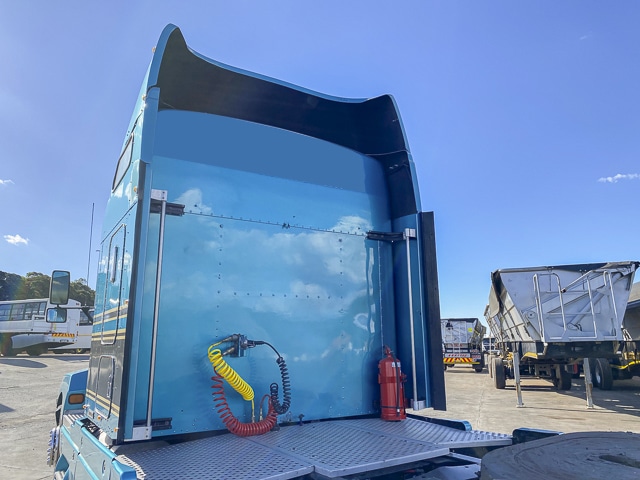 1997 Kenworth T600 Aerocab- 6×4 Truck Tractor