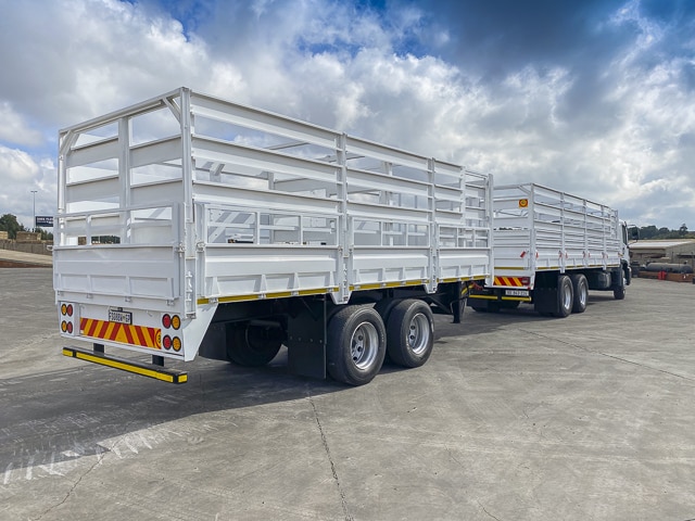 2018 Volkswagen 24-250 Cattle Truck & Drawbar Trailer