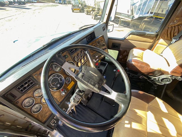 1997 Kenworth T600 Aerocab- 6×4 Truck Tractor