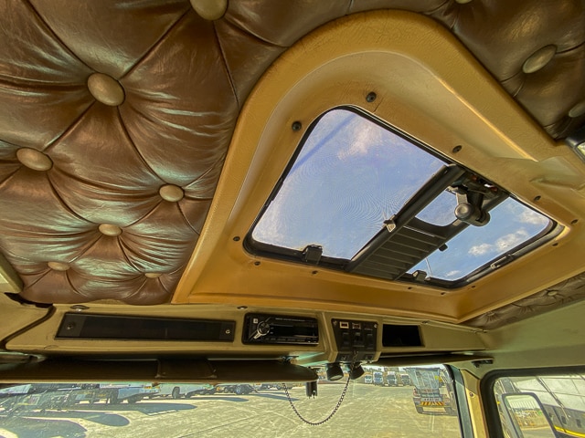 1997 Kenworth T600 Aerocab- 6×4 Truck Tractor