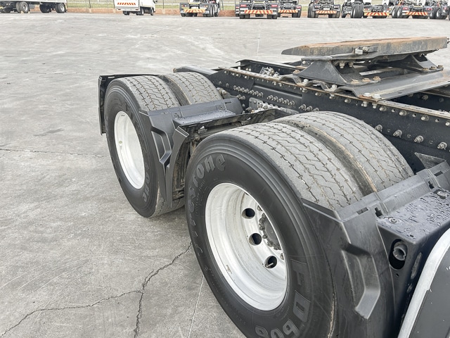 2021 UD Quon GW26 460 High Roof – 6×4 Truck Tractor