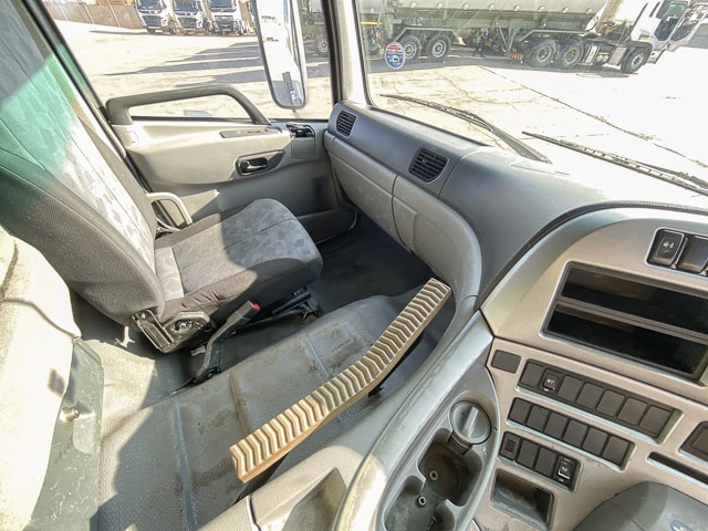 2015 UD Quon GW26 490 High Roof – 6×4 Truck Tractor