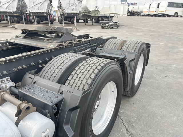 2021 UD Quon GW26 460 High Roof – 6×4 Truck Tractor