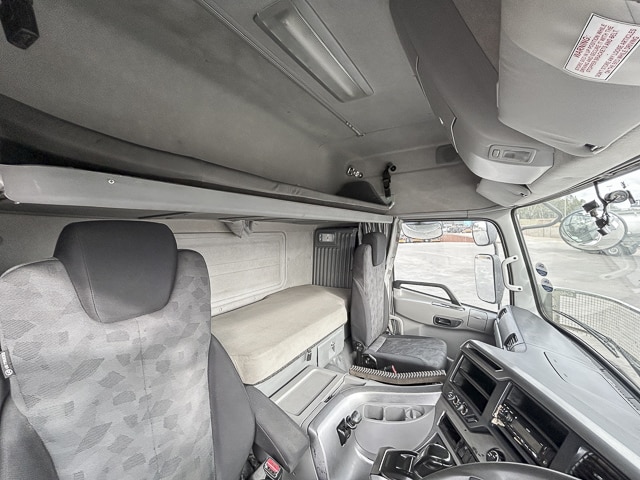 2021 UD Quon GW26 460 High Roof – 6×4 Truck Tractor