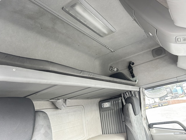 2021 UD Quon GW26 460 High Roof – 6×4 Truck Tractor