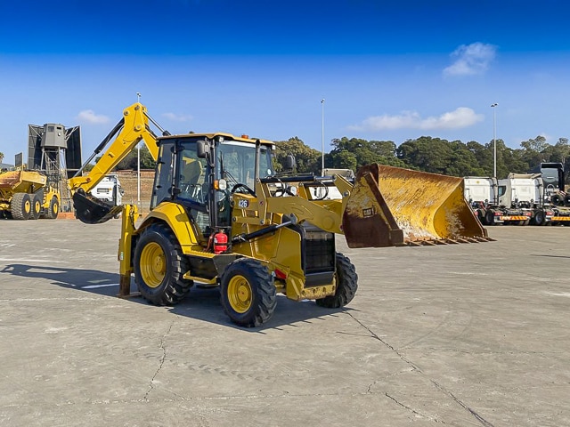 2023 Caterpillar 426 TLB - Backhoe Loader