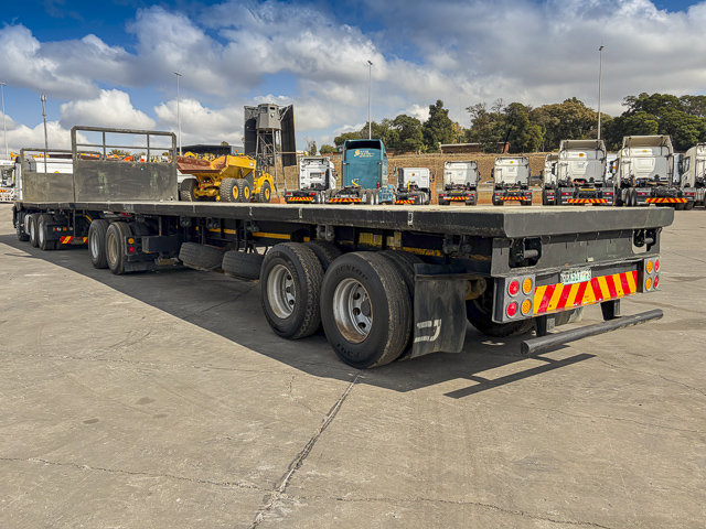 Used 2002 Henred Fruehauf Flatdeck - Link Trailer For Sale