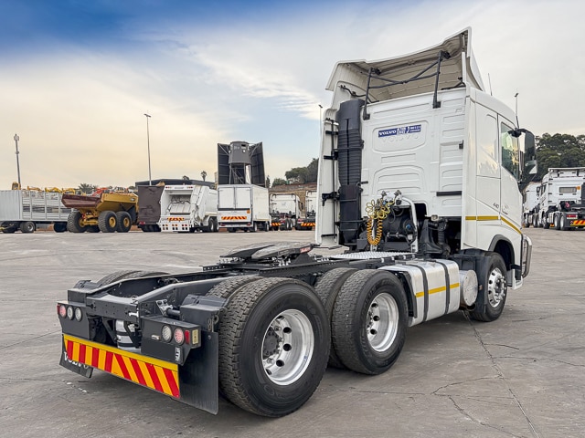 2020 Volvo FH440 – 6×4 Truck Tractor