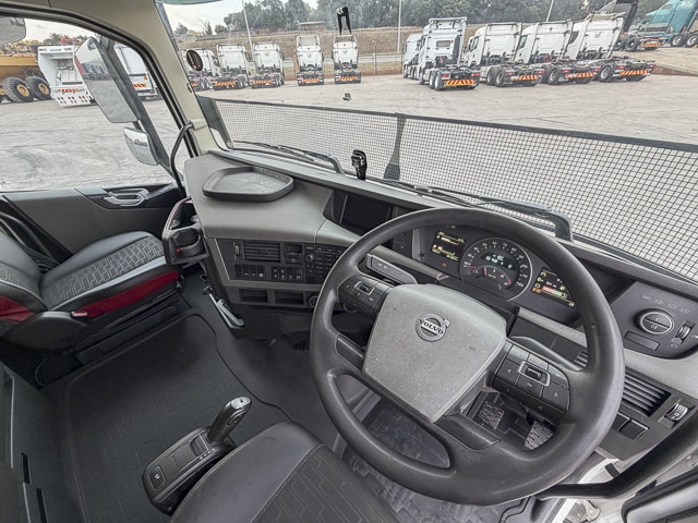 2018 Volvo FH440 – 6×4 Truck Tractor