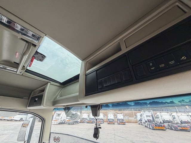 2020 Volvo FH440 – 6×4 Truck Tractor