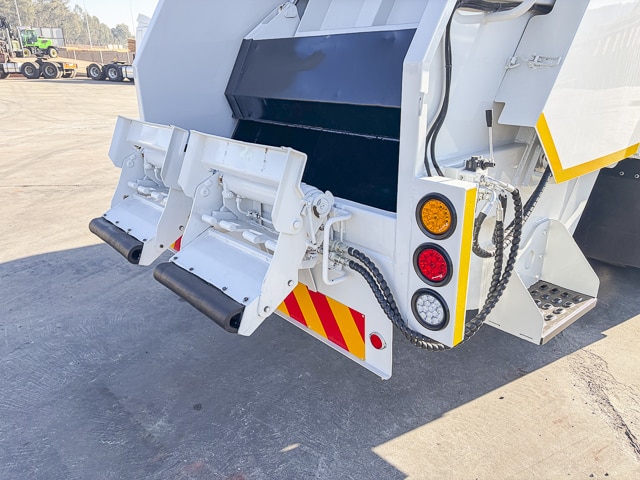 2018 Daewoo 7548 Maximus – Waste Compactor 6×4 Truck
