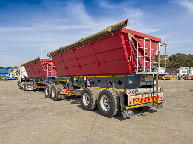 Used 2015 Afrit Sidetipper - 50M³ Link Trailer for sale - ideal for farming operations, bulk grain logistics, and multi-commodity haulage contractors