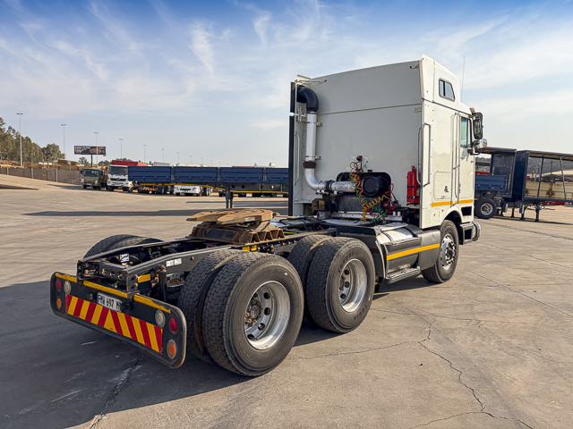 2011 International Eagle 9800I – 6×4 Truck Tractor – Low Mileage!