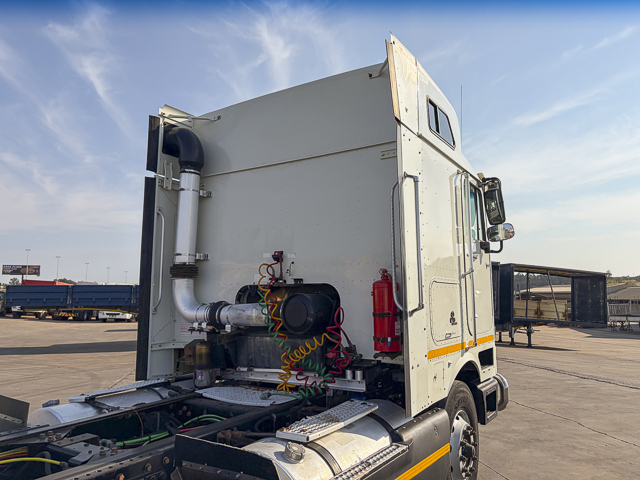2011 International Eagle 9800I – 6×4 Truck Tractor – Low Mileage!