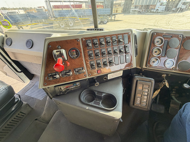 2011 International Eagle 9800I – 6×4 Truck Tractor – Low Mileage!