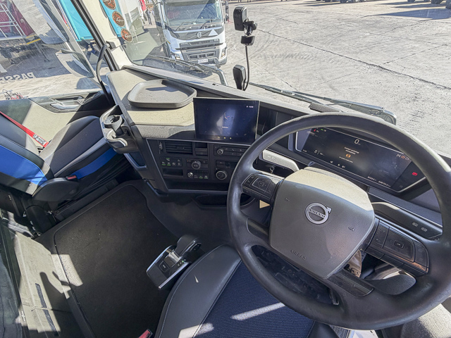 2022 Volvo FH 520 Globetrotter – 6×4 Truck Tractor