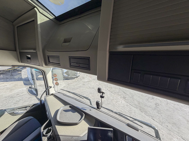 2022 Volvo FH 520 Globetrotter – 6×4 Truck Tractor